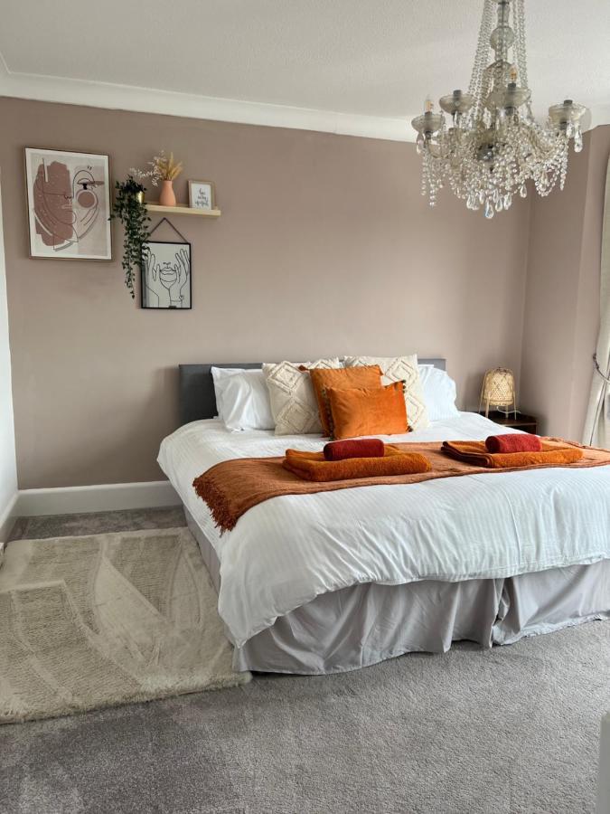 Spacious 4 Bed Rooms, Parking, Garden And Near Parks, Beaches And University 伯恩茅斯 外观 照片