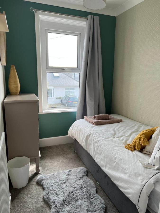 Spacious 4 Bed Rooms, Parking, Garden And Near Parks, Beaches And University 伯恩茅斯 外观 照片
